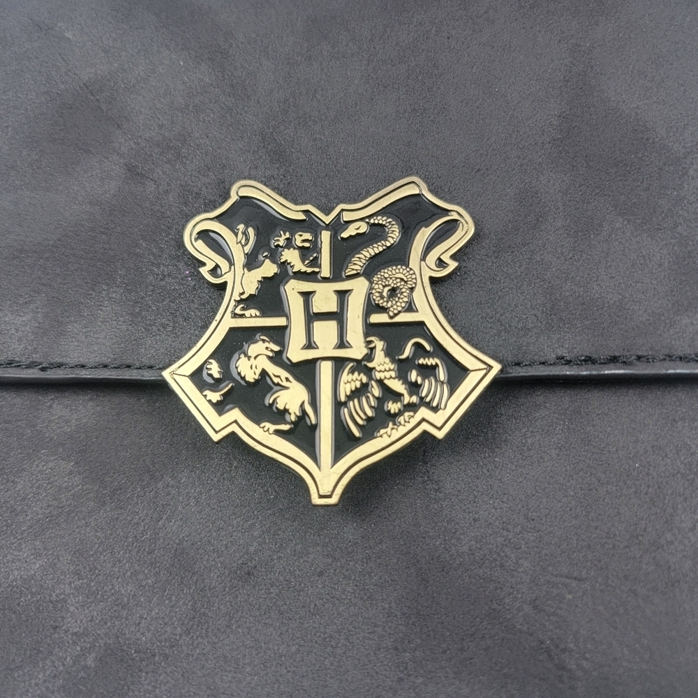 Harry Potter Hogwarts Crest crossbody handbag 7.5" x 7" x 2" - Picture 2 of 7